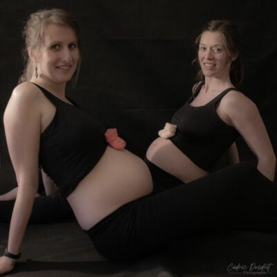 deux amies enceintes